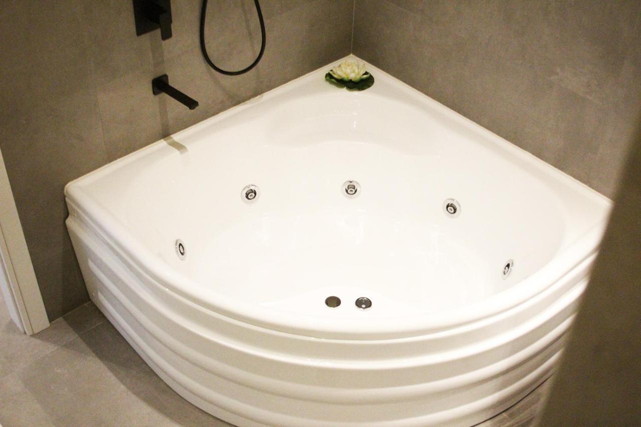 K58 Luxury Monastiraki Metro Station Acropolis Jacuzzi Apartment Athens