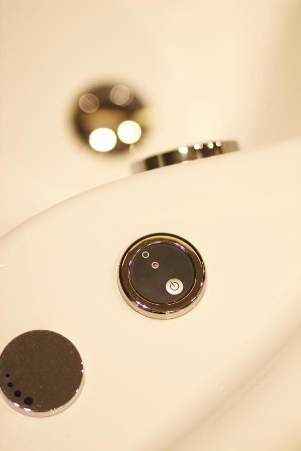 K58 Luxury Monastiraki Metro Station Acropolis Jacuzzi Apartment Athens